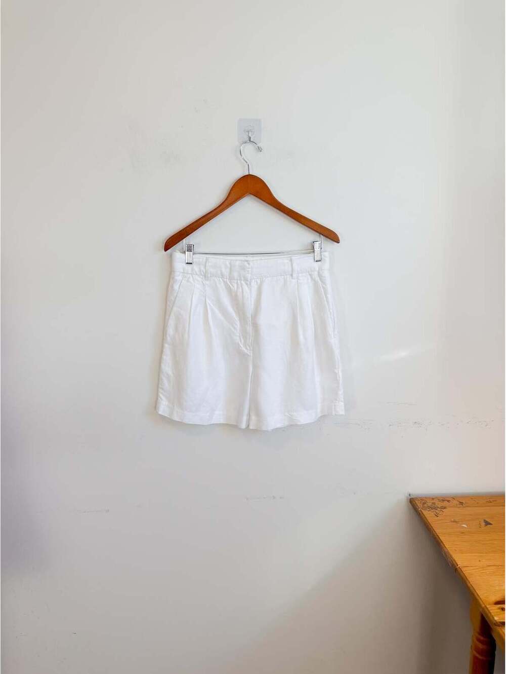 Wilfred "The Effortless Linen Short in White" (Size 10)